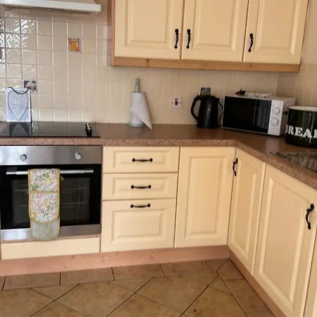 بيت للعطل Four Bedroomed Townhouse *