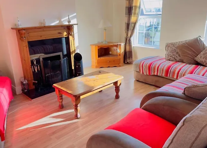 Four Bedroomed Townhouse * 莱特肯尼