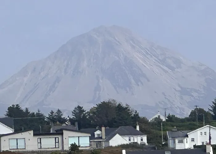 Four Bedroomed Townhouse 莱特肯尼